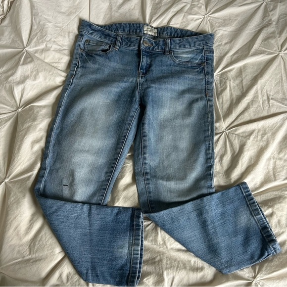 Aeropostale Low-rise Blue Straight Leg Capri Jeans Size 5 - Picture 1 of 9